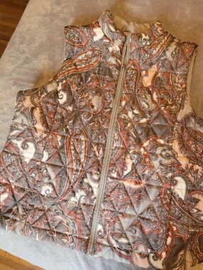 Ladies Gray Floral Reversible Vest EUC Size Large Pockets Zipper Lightweight